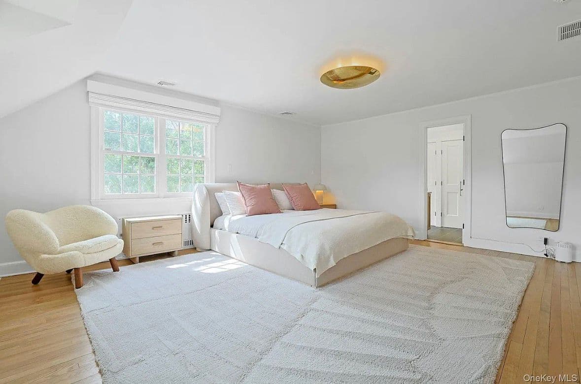 Clean bedroom after Precious Cleaning service